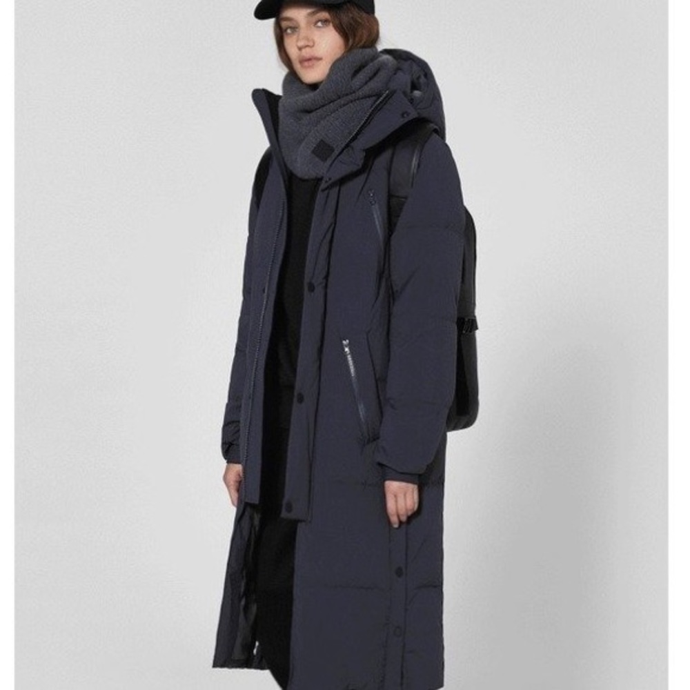 ISO The Arrivals Aer Parka in Charcoal